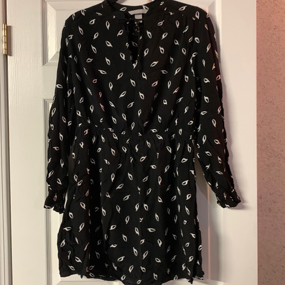 H&M black dress with white dress, women’s size 10 - Picture 1 of 4